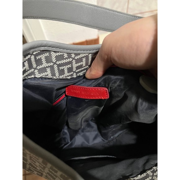 NWOT Tommy Hilfiger‎ Hobo shoulder Bag in Silver Gray retails $144 - Picture 4 of 5